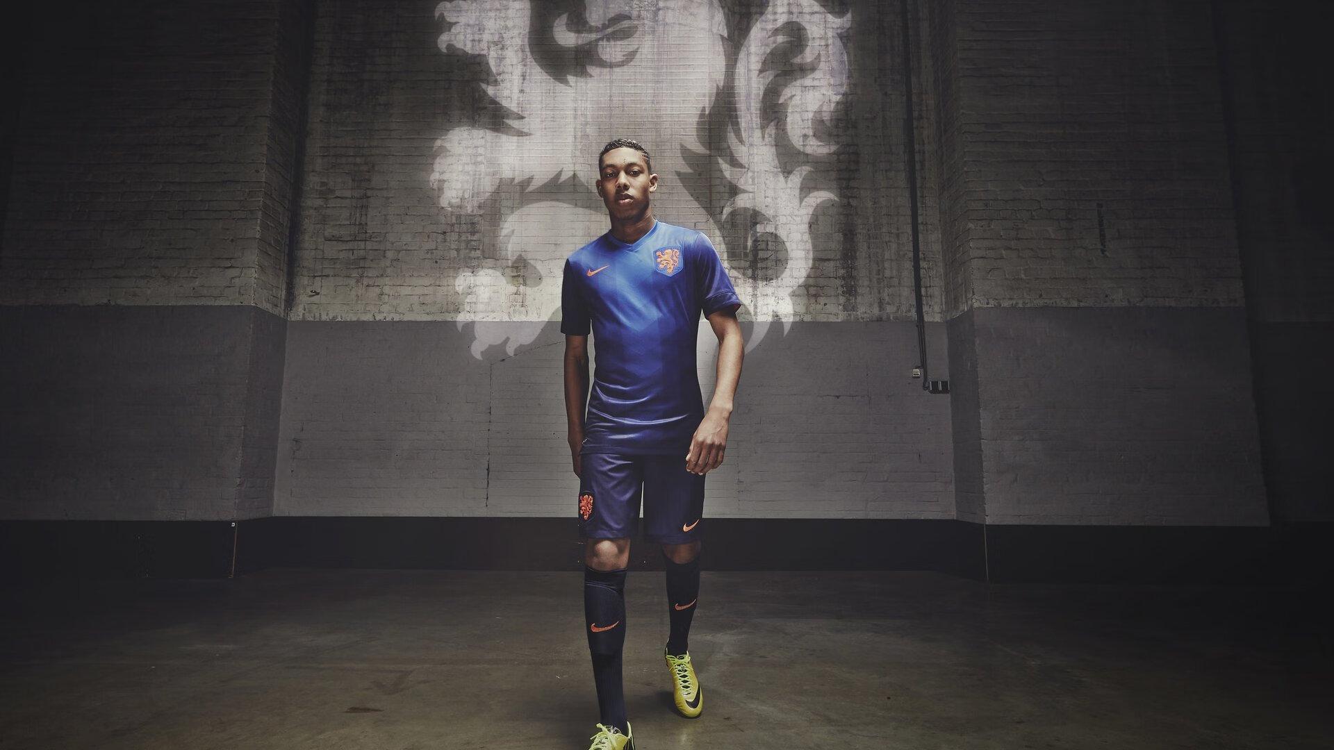 西风难散齐鲁雾,核心留队折射争冠困局,防线新锚缘何变暗礁?